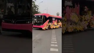 Автобус украшенный к 8 марта во Вьетнаме #Вьетнам #автобус #8марта