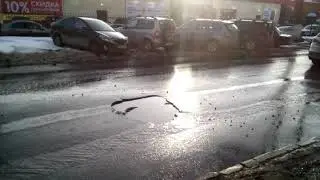 Яма на дороге