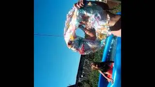 Я и моя сестра купаемся (часть 1)