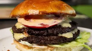 Бургер сочный и вкусный. Как сделать фарш? Как сделать соус?