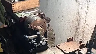 Кулібін на токарному станку