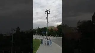 Памятник князю Владимиру находится на Боровицкой площади в Москве.