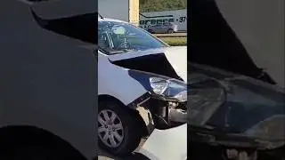 MULHER FICA FERIDA APÓS COLISÃO DE VEÍCULOS EM POÇOS DE CALDAS