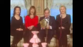 Ada Sahillerinde Bekliyorum