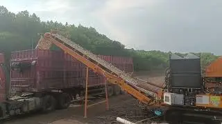 wood chipper with diesel engine,mobile wood chipper,wood grinder #woodchipper