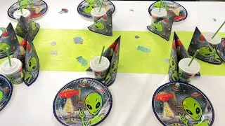 Spacige Alien-Tischdekoration von Geburtstagsfee