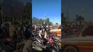 Antrian Vaksin didepan kantor kejaksaan Tinggi Nusa Tenggara Timur.
