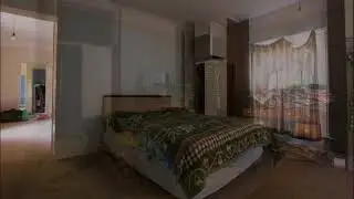 Заброшенный дом с винтажными  магнитофонами