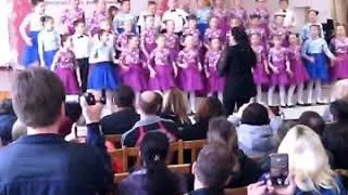 Дочка выступает в хоре 2
