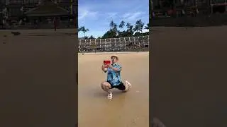 Та самая парочка на пляже😅