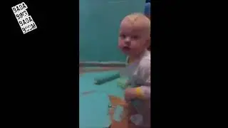 Чумовое видео! Нам бежать то некуда, сынок