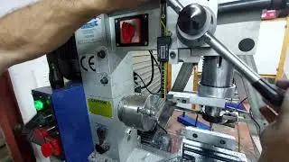 HQ800 Mill Z Axis DRO Made From A Digital Caliper