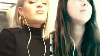 Sharon singing with Anne Marie... Ciao adios 🎹🎹🎹🎹