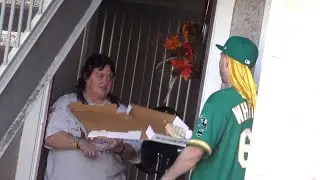 WANKSTA WORKS AS PIZZA DELIVERY MAN!