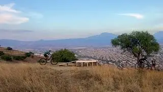 ELmonoMaLo: practicando drop en cerro del elefante 