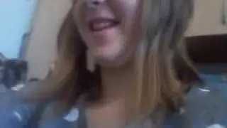 Трогательный поцелуй собаки.