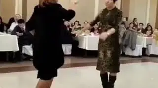 Ырчы Нена бийди тытып койду...
