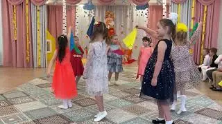 Осенний танец с платочками. Подготовительная группа.
