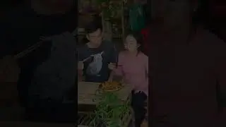 Làm chân gà sốt thái cho chồng Tú