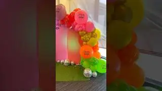 🤩 #balloons #balloonbackdrop #diy