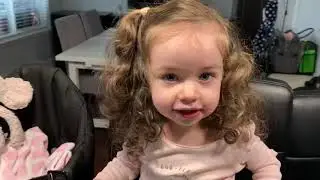 Aria and Zoe Eating