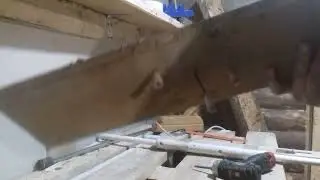 Выстрел дротиком в доску из полипропиленовой пушки.
