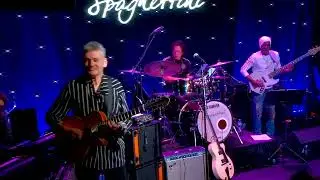 Chris Standring performs The Gist Of You live at Spaghettini in Seal Beach NYE 2022