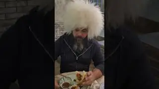 ירון מסביר איך לאכול נכון בגרוזיה :)