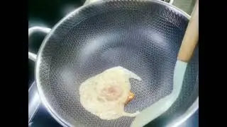 V1 No oil stick to fry egg