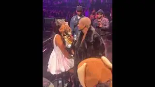 Angel Reese Sings With Usher At His Los Angeles Concert! 🎤