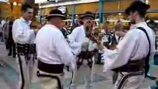 Hungarian musicians at the market
