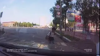 Дети скейт и пешеходный переход