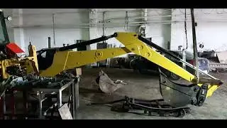 Ковш на экскаватор установил.