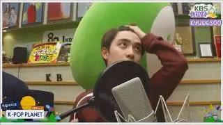 Kyungsoo flipping his hair for 1 minute straight