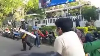 Polisi vs polisi saat amankan demo di Jambi