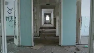 Этот город скользит и меняет названье