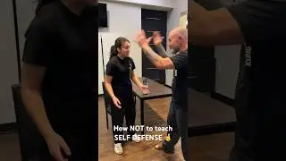 🤞 How NOT to teach SELF DEFENSE #martialarts #kungfu #selfdefense #funny