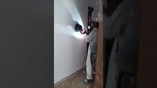 lixando a parede com lixadeira