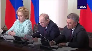 Путин не может прочесть свой почерк