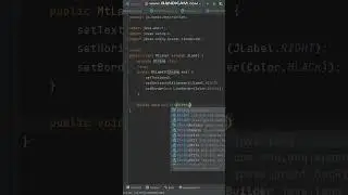 javaプログラミングの初めの５５歩目、画面の上部にラベルをセットしていますが、これにボタンを押下したら、文字が追加されるようにします。詳細は動画内の字幕で説明します。