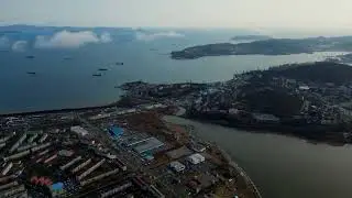Город Находка (аэросъёмка) низкие облака у горы Сестра