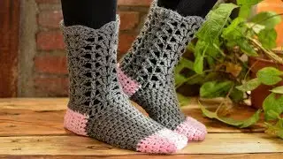 Openwork crochet stockings step by step.