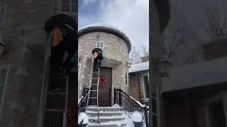 Limpiando ventanas en tormenta de nieve