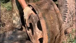 Жаркие дни.🥵 Откопал колесо ЗиЛ-130￼￼ . Поймал сигнал «пришлось пилить» ￼￼.
