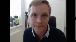 Камикадзе загадочно смотрит в камеру