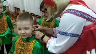 Русская народная игра " Уж я золото хороню"