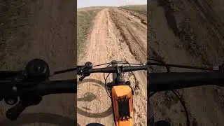 Спуск с горы на велике