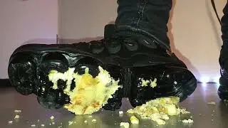 Nike air max  stomp crush  food