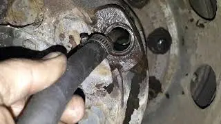 It's easier to pour oil into any truck's flatbed oil tank☝️