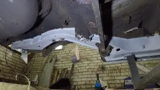 Replacing the rear side members of a 2108-2115 is not that difficult.